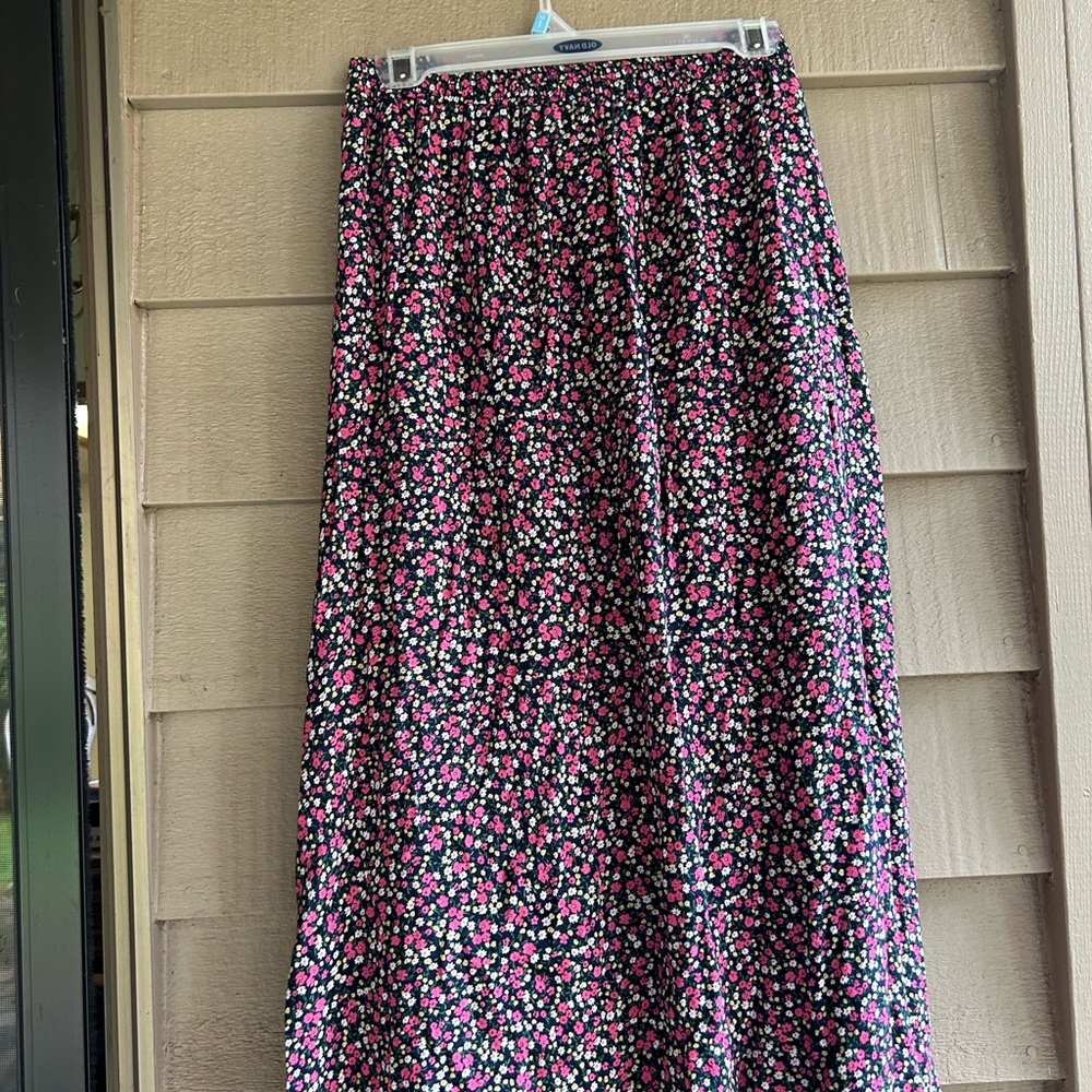 Rachel & Zoe skirt  front flap small floral print